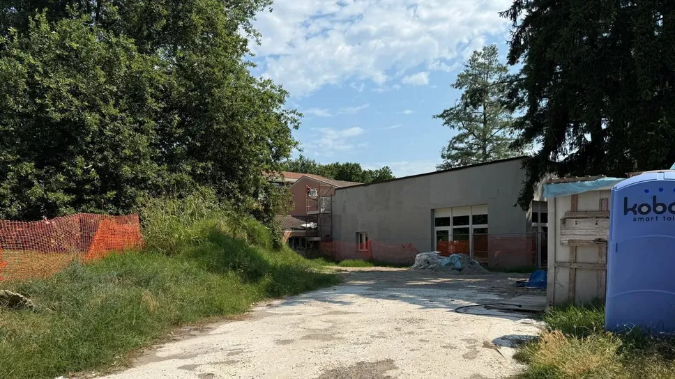 Il cantiere lumaca per la nuova mensa della scuola Pezzani Il cantiere lumaca per la nuova mensa della scuola Pezzani