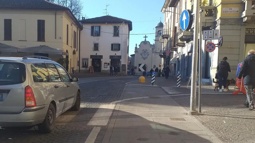 Via Conciliazione, dove il tassista è stato accoltellato, in pieno centro Via Conciliazione, dove il tassista è stato accoltellato, in pieno centro