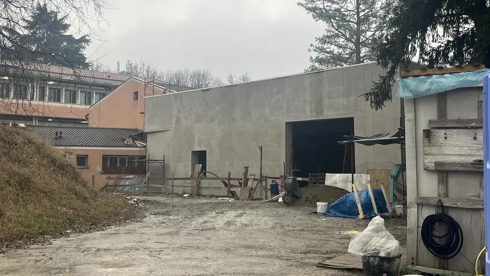 Il cantiere per la nuova mensa alla scuola Pezzani di San Fereolo Il cantiere per la nuova mensa alla scuola Pezzani di San Fereolo