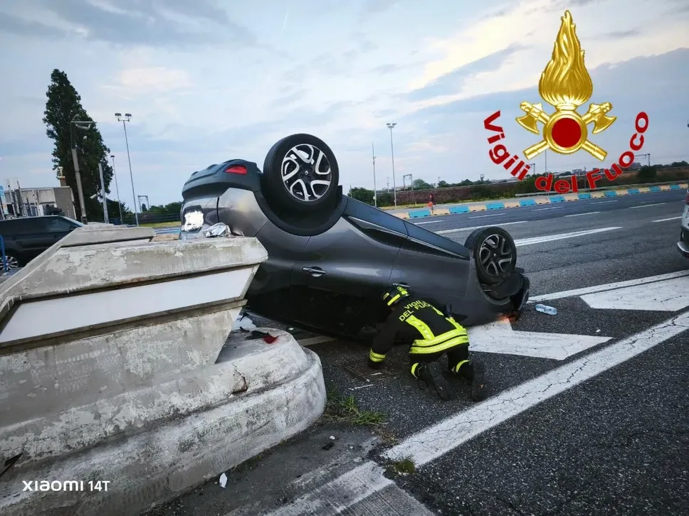 L’incidente verificatosi nei pressi del Casello Autosole di Melegnano nella serata di domenica
