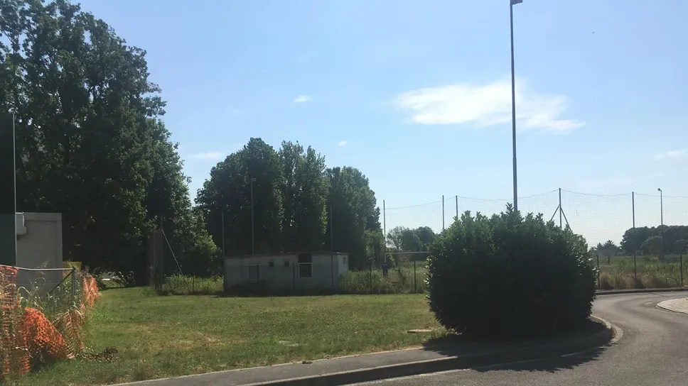 Uan petizione contro la posa dell’antenna in via Gagarin, a Paullo, foto Cuti Uan petizione contro la posa dell’antenna in via Gagarin, a Paullo, foto Cuti