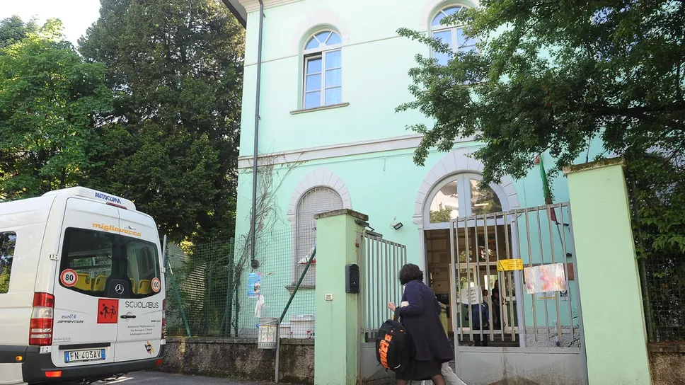La scuola primaria “De Amicis” a San Gualtero La scuola primaria “De Amicis” a San Gualtero