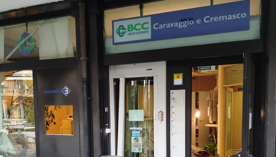 Colpo nella notte al bancomat della Bcc Caravaggio e Cremasco Colpo nella notte al bancomat della Bcc Caravaggio e Cremasco