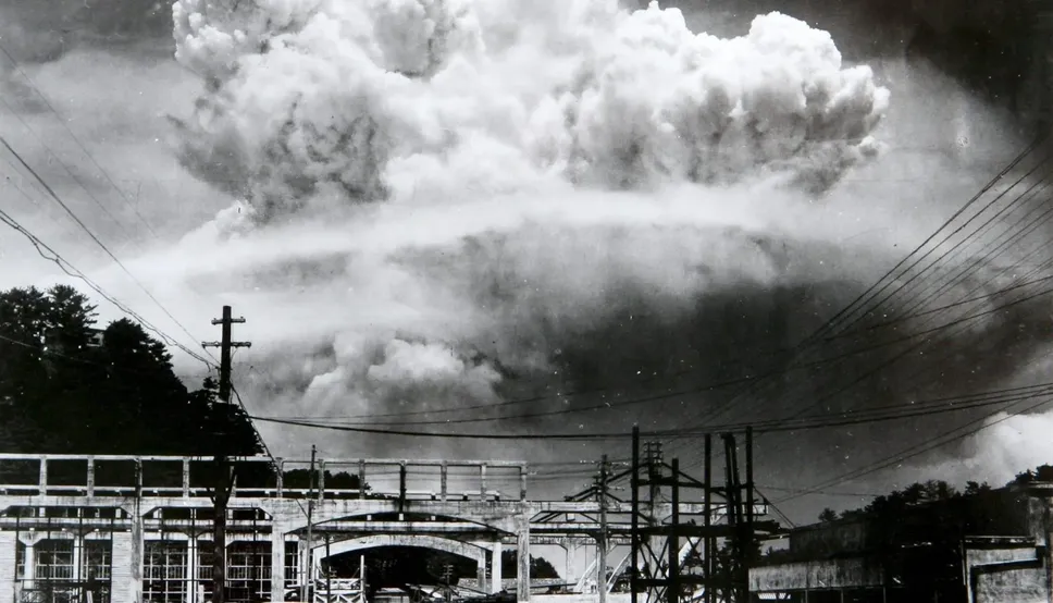 Un’immagine d’archivio del 9 agosto del 1945 che mostra il fungo atomico formato dalla bomba sganciata sulla citta’ di Nagasaki Un’immagine d’archivio del 9 agosto del 1945 che mostra il fungo atomico formato dalla bomba sganciata sulla citta’ di Nagasaki