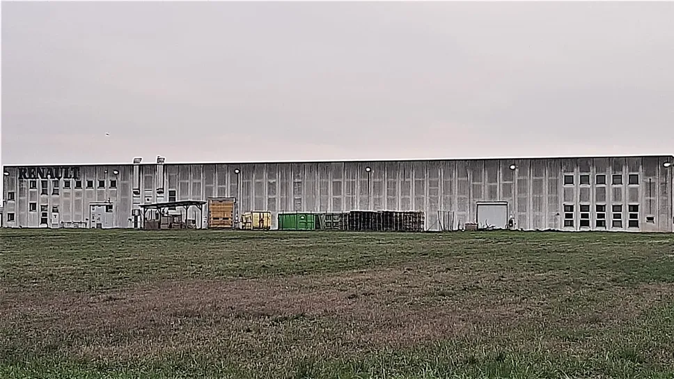 Il capannone dell’area ex Renault nella frazione Mariotto di San Colombano Il capannone dell’area ex Renault nella frazione Mariotto di San Colombano