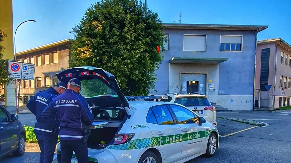 I controlli della polizia locale nella foto di Laura Gozzini I controlli della polizia locale nella foto di Laura Gozzini