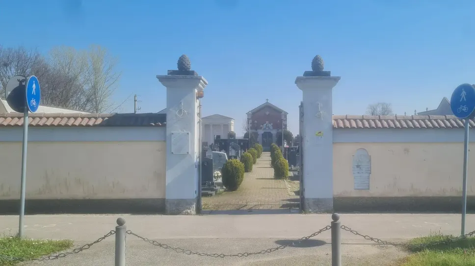 L’ingresso del cimitero di Comazzo: presto il via ai lavori di manutenzione L’ingresso del cimitero di Comazzo: presto il via ai lavori di manutenzione