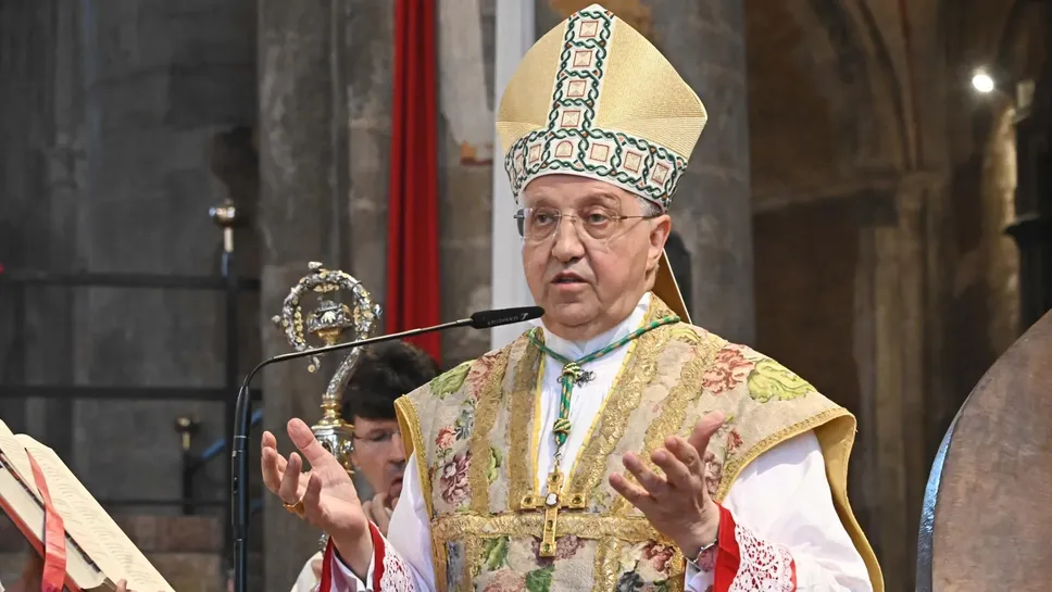 Il vescovo di Lodi durante il pontificale