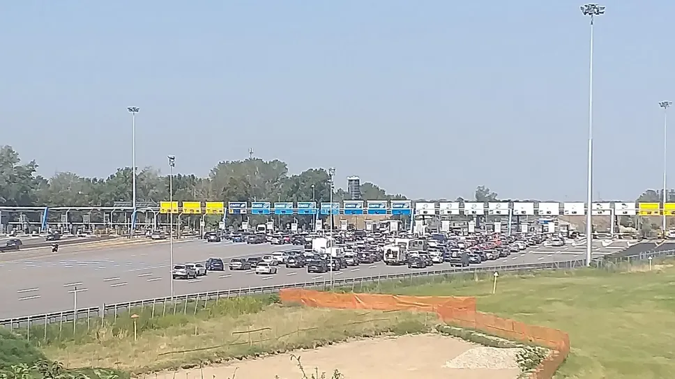 Il traffico al casello sull’A1 Il traffico al casello sull’A1