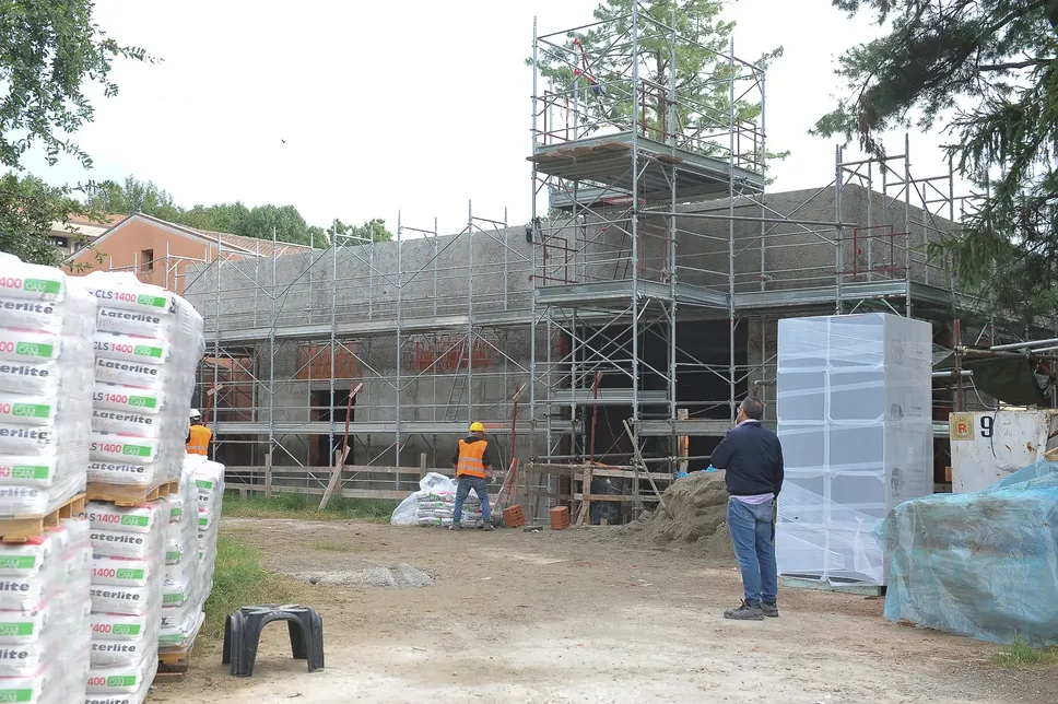 Lodi, il cantiere allestito alla scuola Pezzani