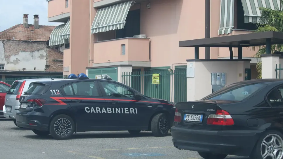I carabinieri davanti alla palazzina