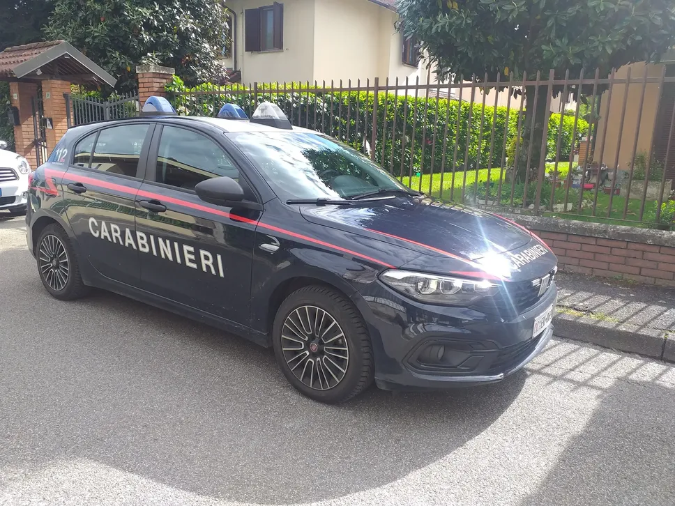 Poco prima di mezzanotte sono intervenuti i militari dell’Arma per riportare la calma Poco prima di mezzanotte sono intervenuti i militari dell’Arma per riportare la calma