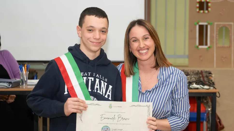 Il sindaco dei piccoli di Brembio con la sindaca Ghidotti Il sindaco dei piccoli di Brembio con la sindaca Ghidotti