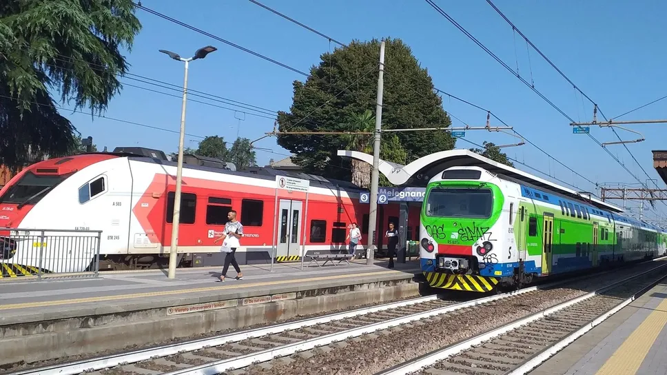 I convogli dellel linee S1 e S12 in partenza stamattina da Melegnano (Cornalba) I convogli dellel linee S1 e S12 in partenza stamattina da Melegnano (Cornalba)