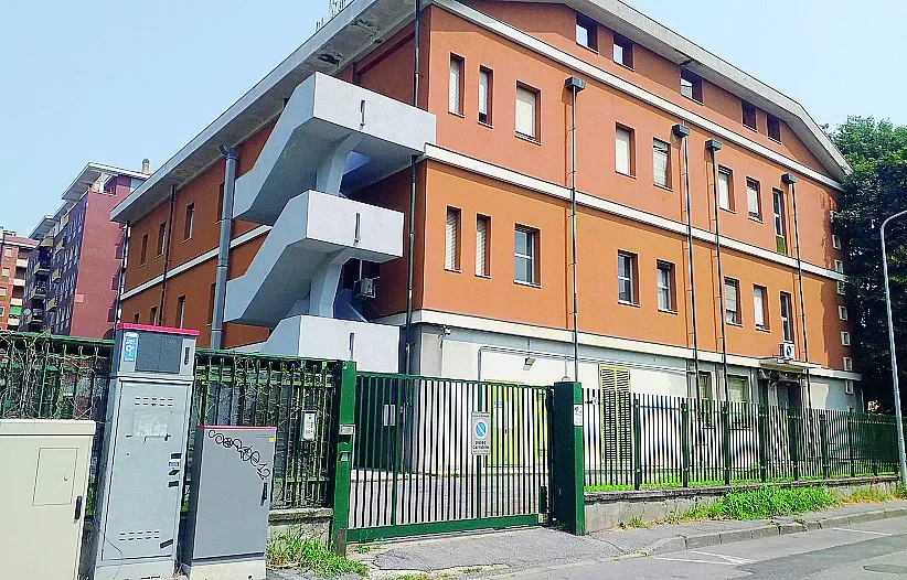 Il complesso ex Telecom nella periferia sud,(Cornalba) Il complesso ex Telecom nella periferia sud,(Cornalba)