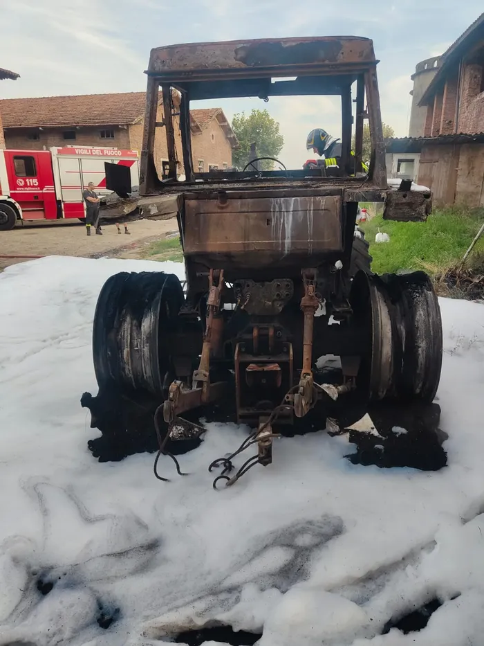 Peschiera, trattore a fuoco