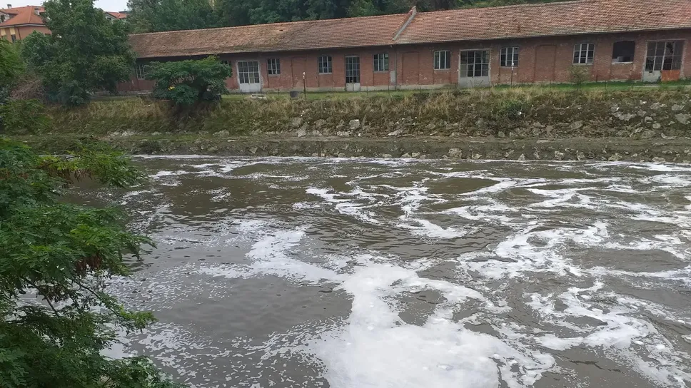 La schiuma riapparsa nel Lambro La schiuma riapparsa nel Lambro