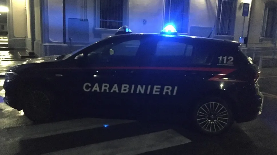L’intervento dei carabinieri in stazione a Melegnano L’intervento dei carabinieri in stazione a Melegnano