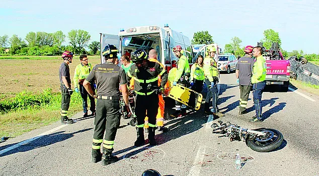 I soccorsi a Casaletto Ceredano dove sono stati coinvolti due lodigiani I soccorsi a Casaletto Ceredano dove sono stati coinvolti due lodigiani