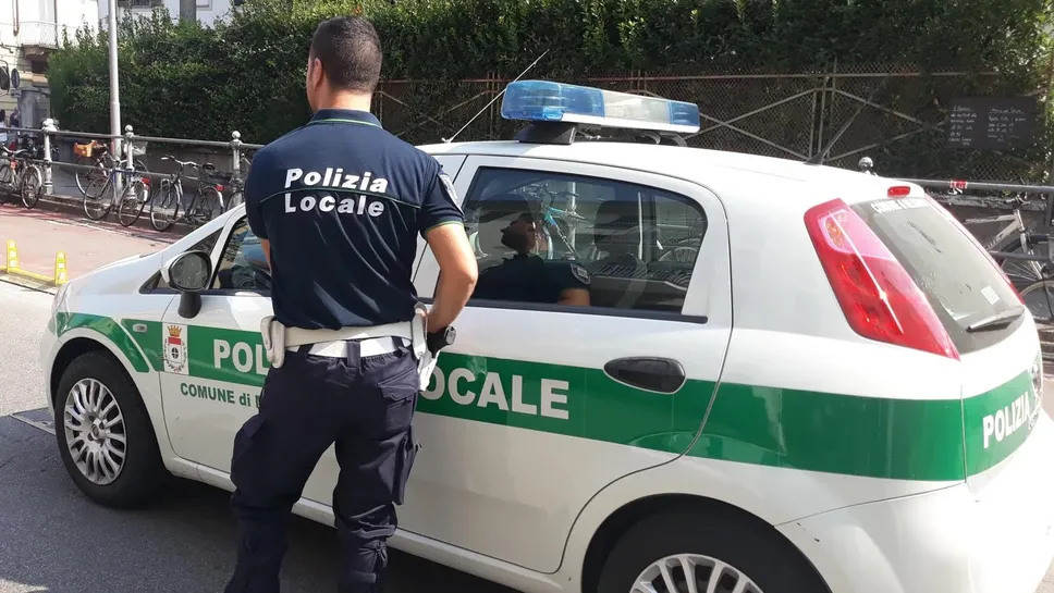 Polizia locale e carabinieri sono intervenuti a Melegnano Polizia locale e carabinieri sono intervenuti a Melegnano