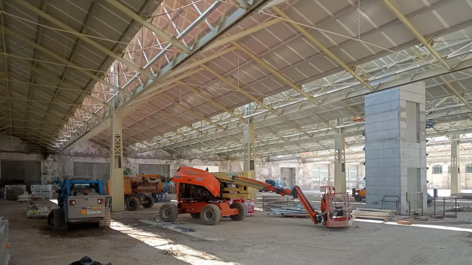 Lavori senza sosta nel cantiere dell’ex Linificio Lavori senza sosta nel cantiere dell’ex Linificio