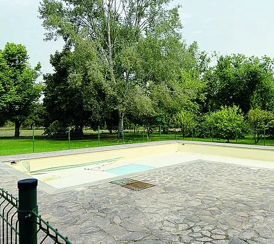 La vasca media svuotata (Mungiello)