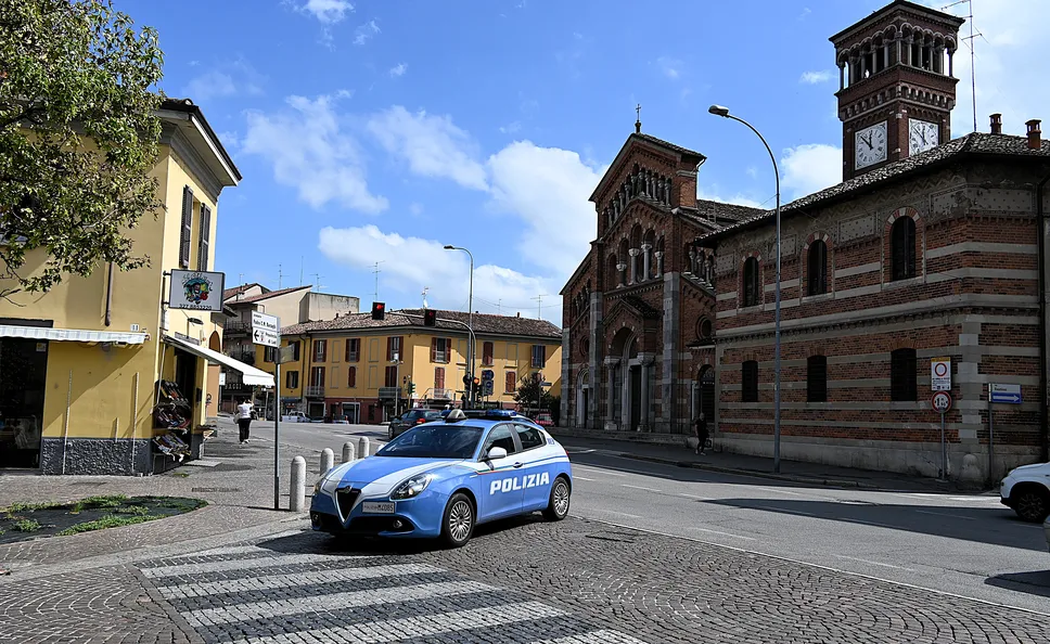 Una vettura della Polizia in città bassa Una vettura della Polizia in città bassa