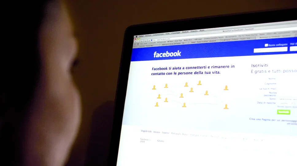 Una schermata di Facebook, il primo social network di massa, che sempre più spesso costa procedimenti penali a chi lo usa per offendere