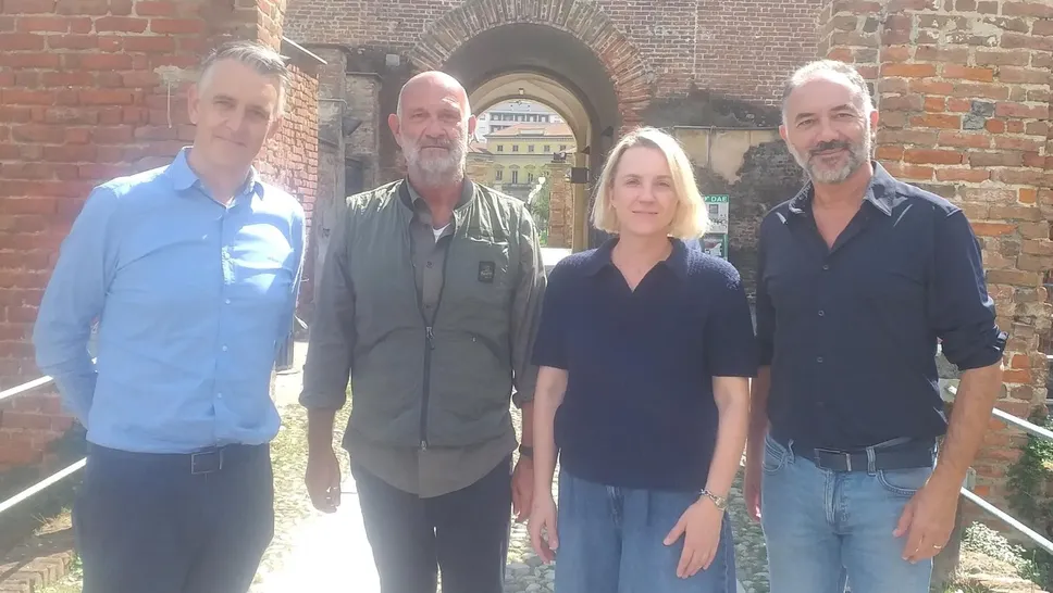Da sinistra Griletto, Pontiggia, Biletska e Bellomo davanti al castello Da sinistra Griletto, Pontiggia, Biletska e Bellomo davanti al castello