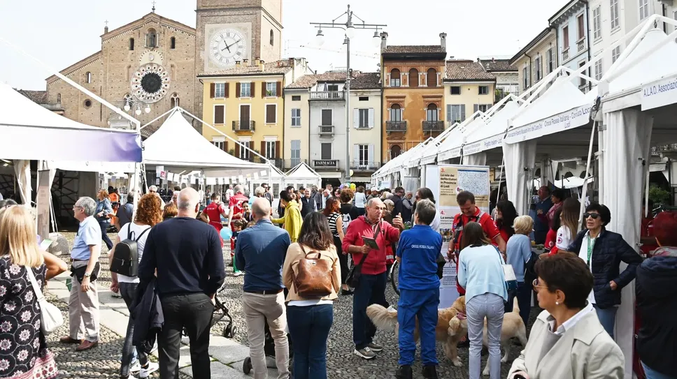 La Giornata del Volontariato in piazza della Vittoria a Lodi nel 2024