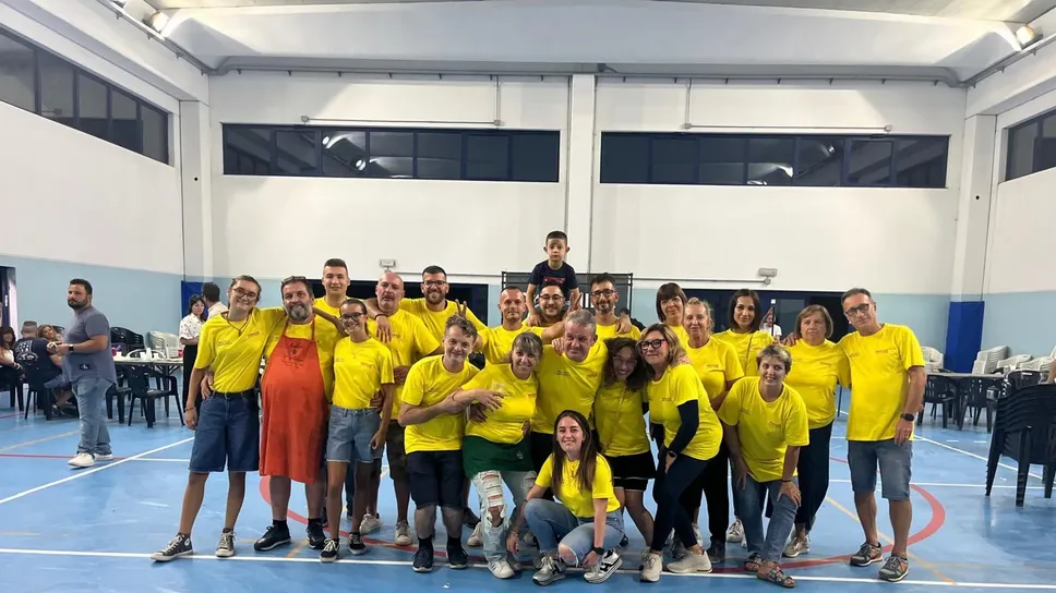 I volontari in palestra pronti a promuovere con entusiasmo il primo evento