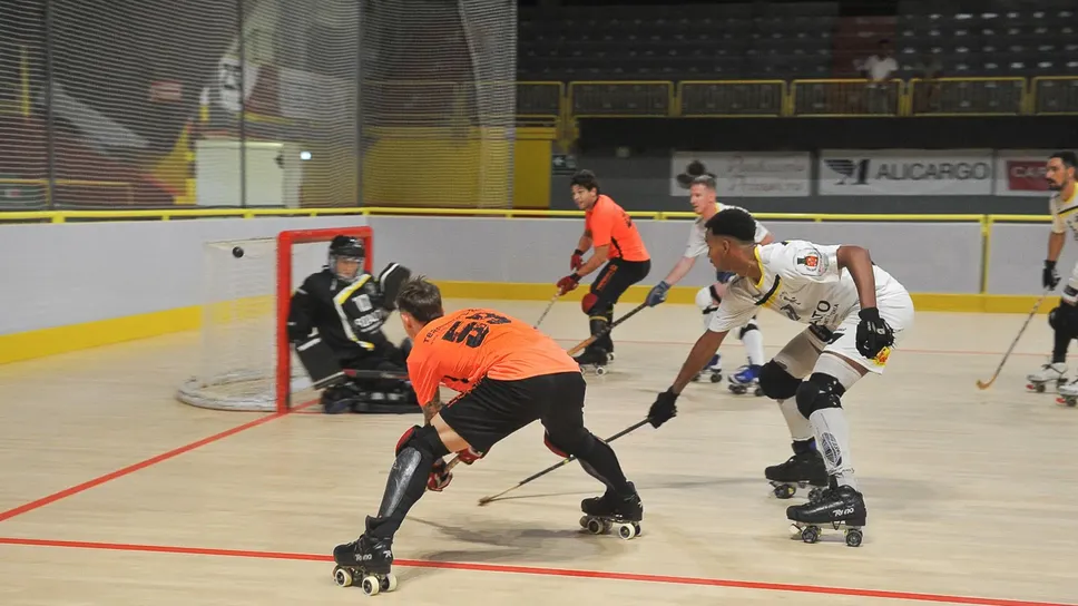 Al PalaCastellotti un momento della partita amichevole tra Amatori e Montreaux