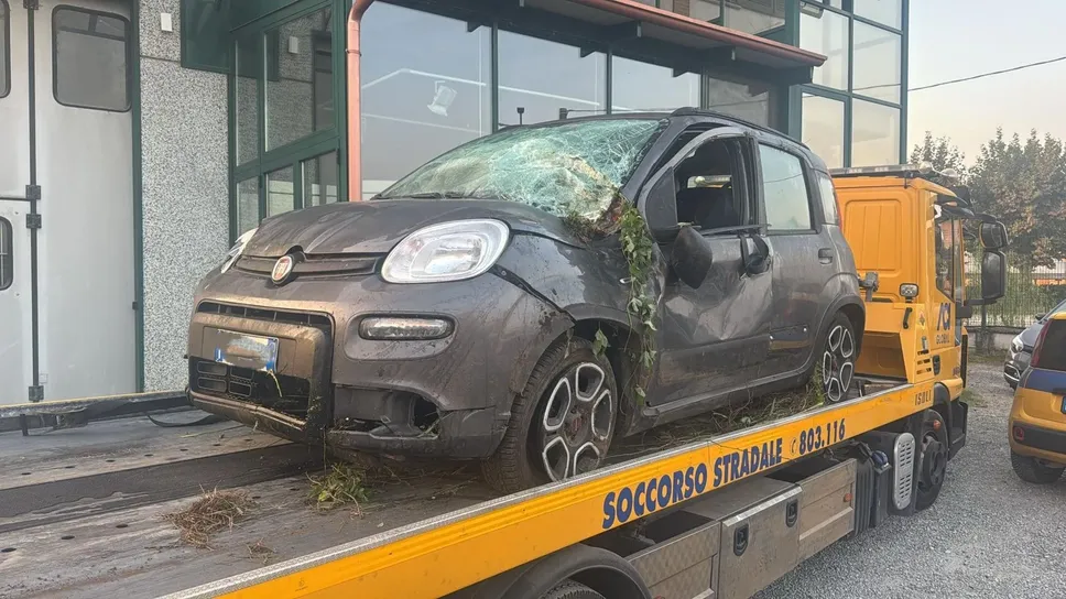 L’automobile della ragazza L’automobile della ragazza
