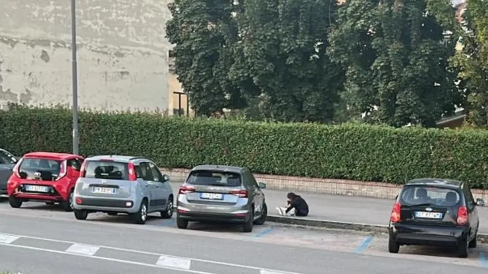 Paura in via Rogoredo, con una 15enne inseguita da una donna che aveva in mano una siringa Paura in via Rogoredo, con una 15enne inseguita da una donna che aveva in mano una siringa