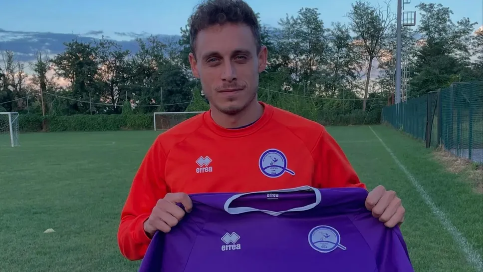 Marco Fucarino, centrocampista esperto, abituato a giocare anche in categorie superiori e soprattutto pronto a dare il proprio contributo Marco Fucarino, centrocampista esperto, abituato a giocare anche in categorie superiori e soprattutto pronto a dare il proprio contributo