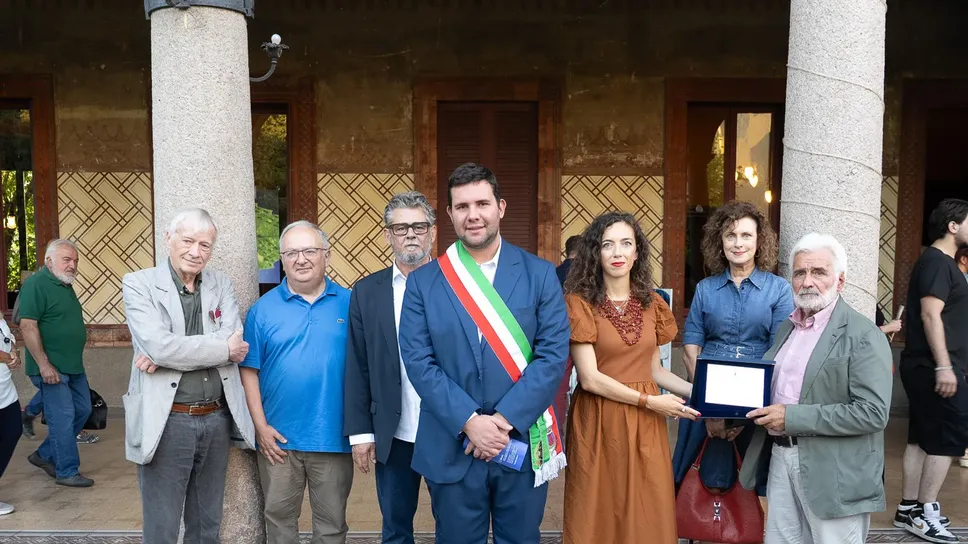 La consegna del premio