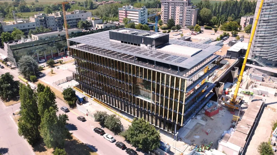 Via all’operazione trasloco per il colosso dell’informatica