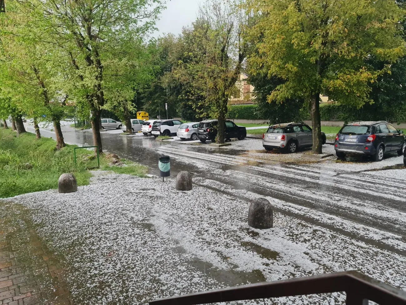Grandine quasi come una nevicata a Mediglia