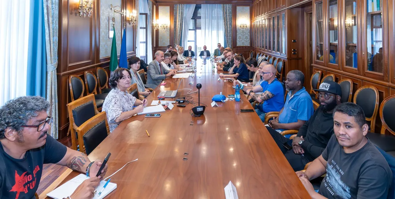 Il tavolo nel palazzo del Governo