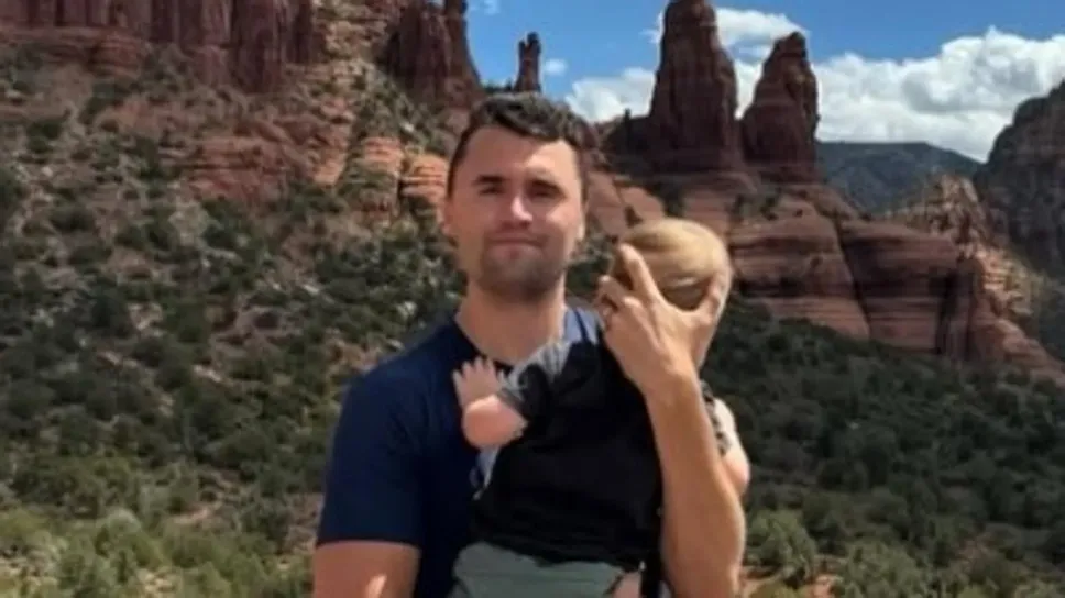 Charlie Kirk in una foto sui suoi social