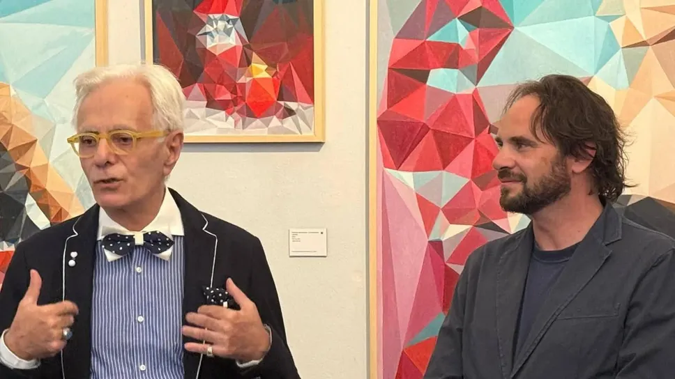 Peppoloni (a destra) con il critico d’arte  Andrea Barretta