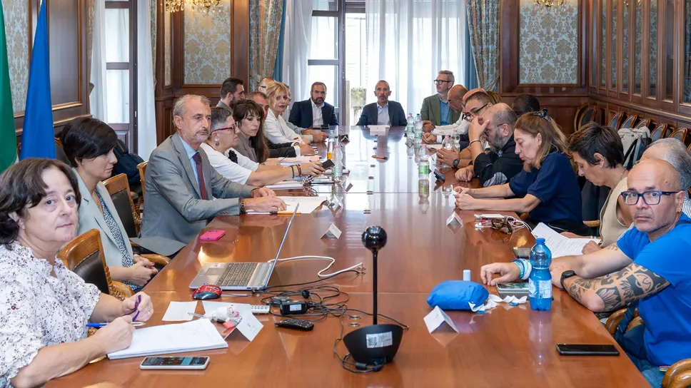 Il tavolo con il prefetto Garra