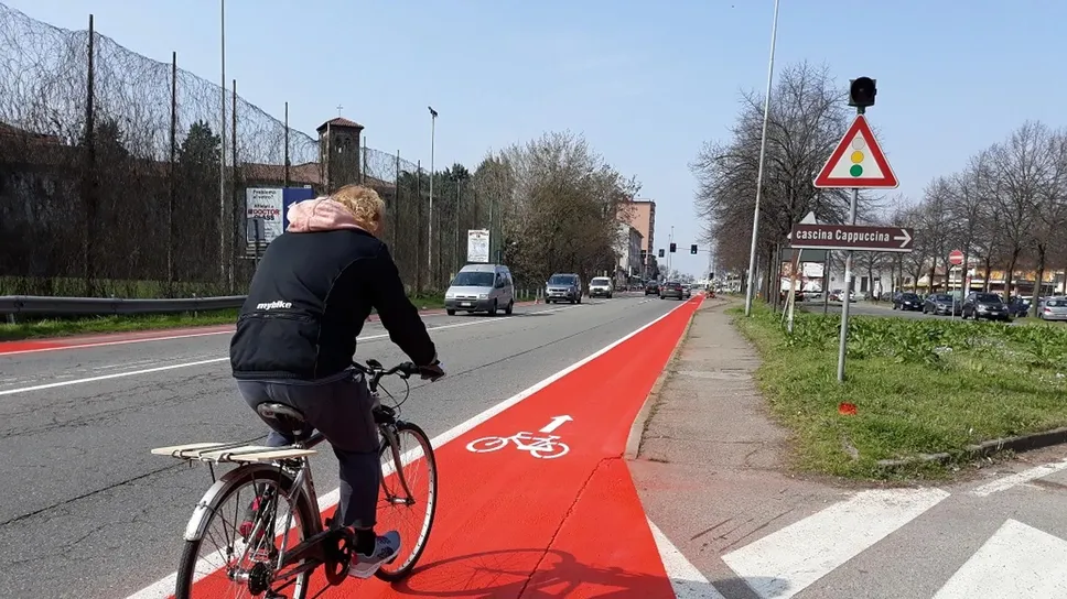 La ciclabile lungo la via Emilia La ciclabile lungo la via Emilia