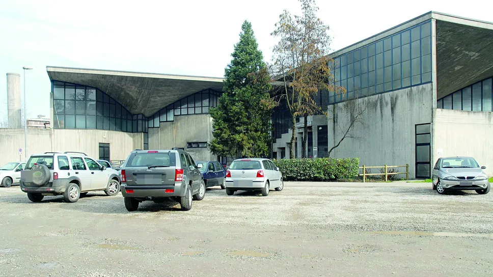 L’ex piscina coperta della Faustina: da anni si parla del suo recupero L’ex piscina coperta della Faustina: da anni si parla del suo recupero