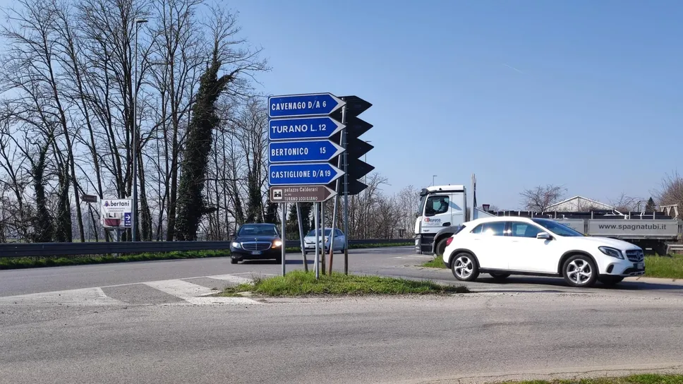 L’incrocio fra la provinciale 26 e la statale 9 alle porte di Lodi