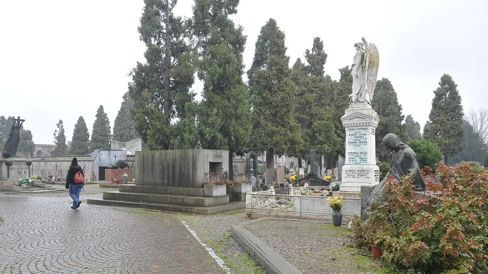Blutz all’interno del cimitero Maggiore, sottratto un mezzo del Comune