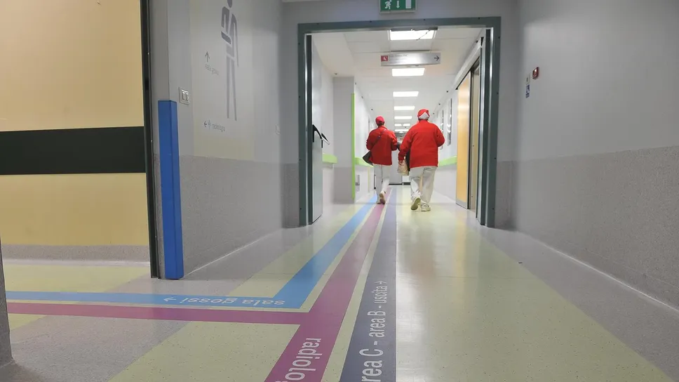 La bambina è stata trasportata al pronto soccorso dell’ospedale Maggiore di Lodi per accertamenti sanitari La bambina è stata trasportata al pronto soccorso dell’ospedale Maggiore di Lodi per accertamenti sanitari