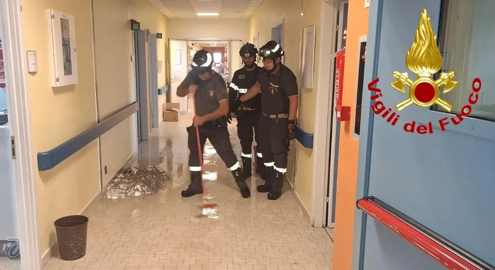 Vigili del dfuoco al lavoro Vigili del dfuoco al lavoro