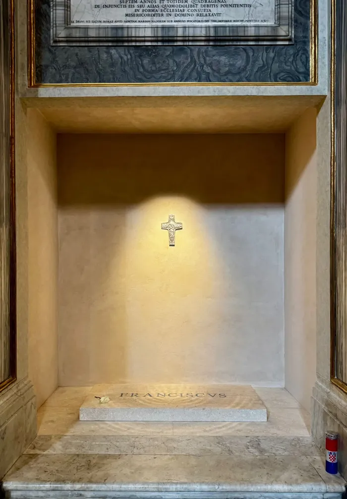 Il sepolcro di Papa Francesco in Santa Maria Maggiore Il sepolcro di Papa Francesco in Santa Maria Maggiore