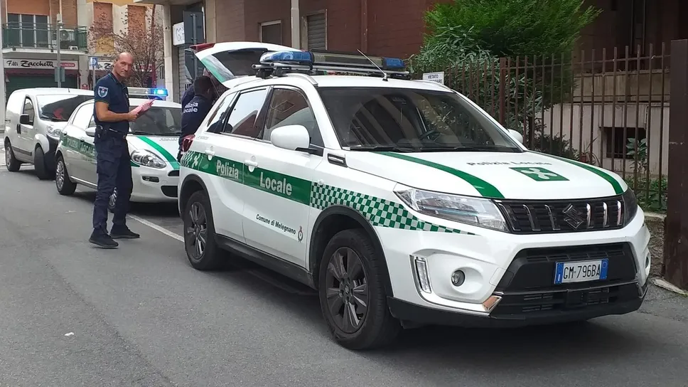 Gli agenti della polizia locale impegnati nei rilievi (Cornalba) Gli agenti della polizia locale impegnati nei rilievi (Cornalba)